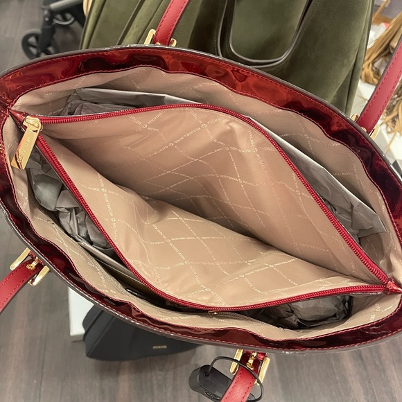 MICHAEL KORS Voyager Lg Metallic Logo Debossed EW Shoulder Tote Bag
Cherry 
NWT - Picture 16 of 16